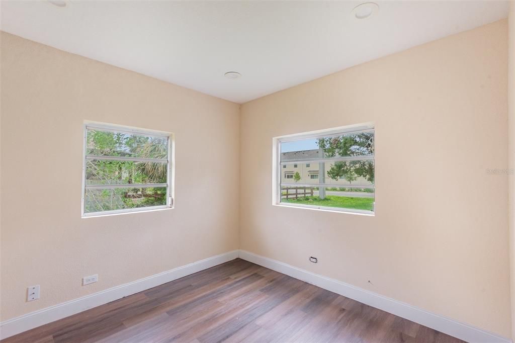 Active With Contract: $174,950 (3 beds, 2 baths, 1340 Square Feet)