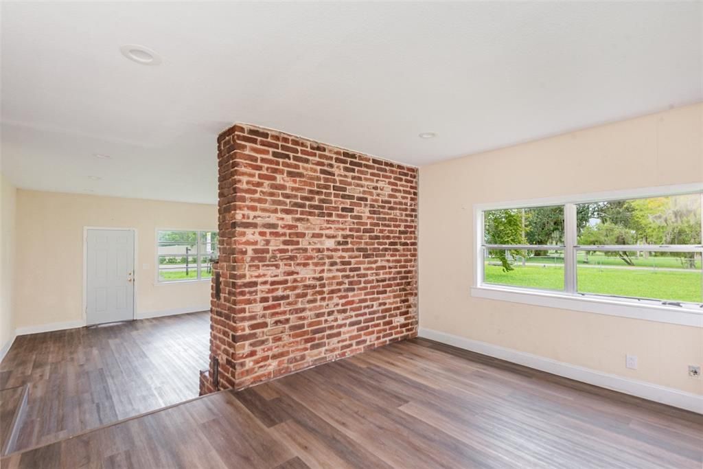 Active With Contract: $174,950 (3 beds, 2 baths, 1340 Square Feet)