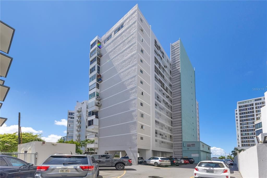 出租: $2,400 (1 贝兹, 1 浴室, 818 平方英尺)