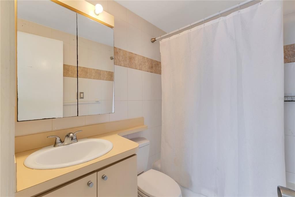 出租: $2,400 (1 贝兹, 1 浴室, 818 平方英尺)