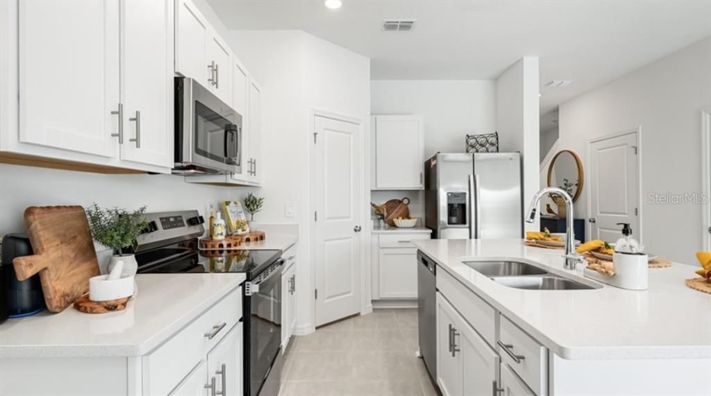 For Sale: $294,999 (3 beds, 2 baths, 1558 Square Feet)