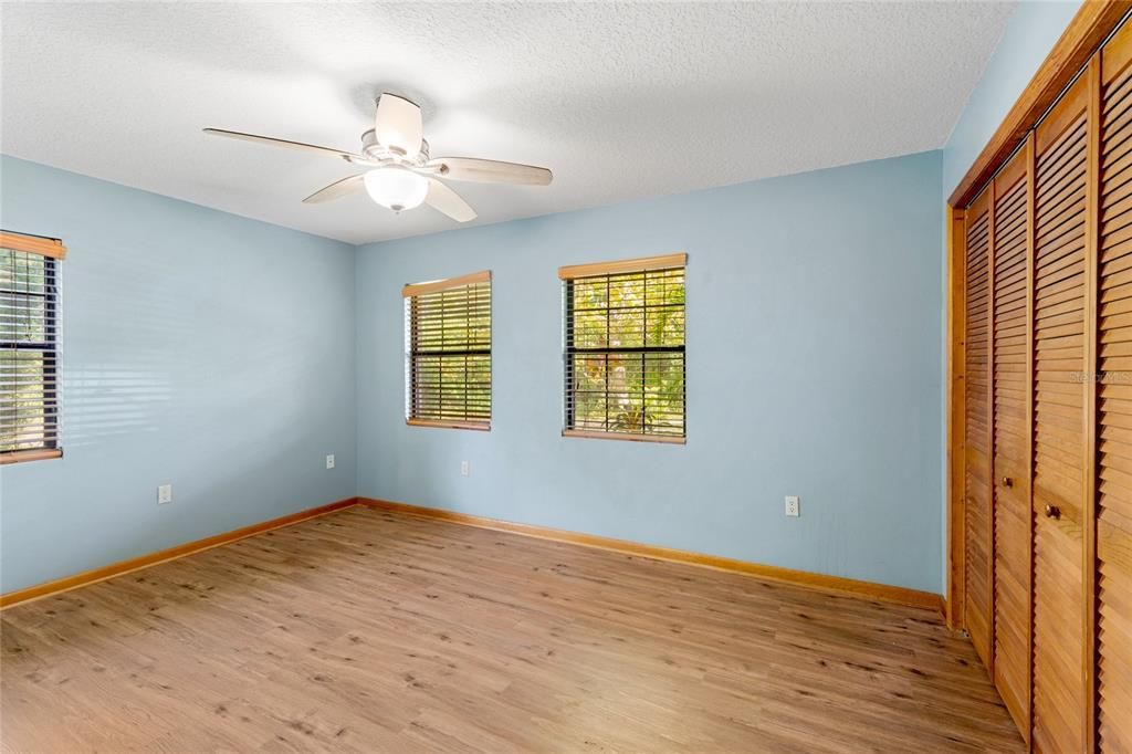 合同活跃: $523,900 (3 贝兹, 2 浴室, 2336 平方英尺)