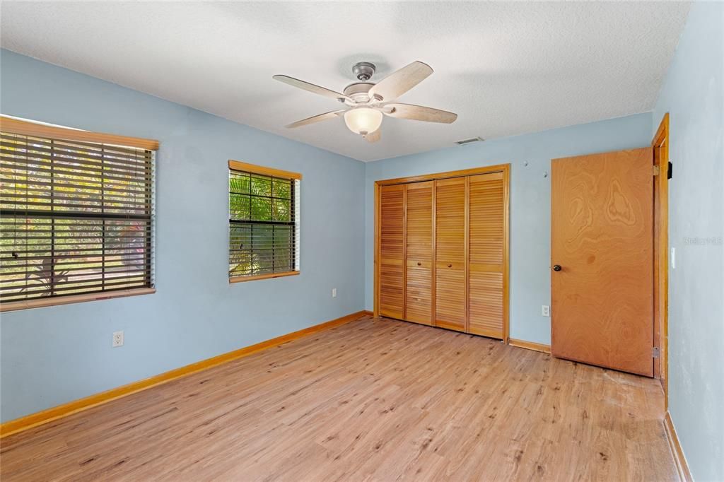 合同活跃: $523,900 (3 贝兹, 2 浴室, 2336 平方英尺)