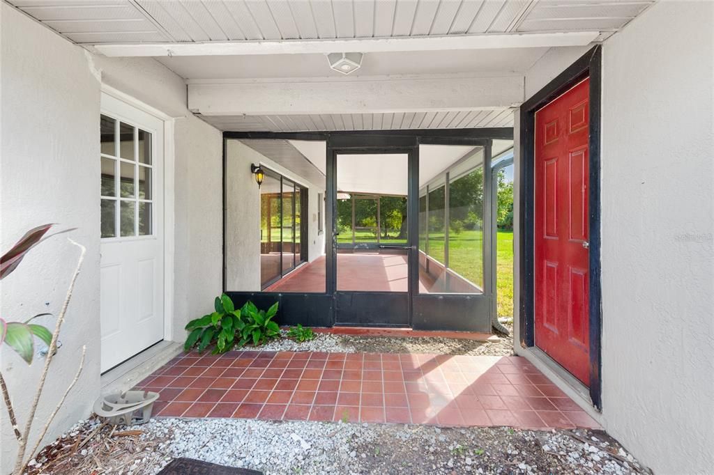 合同活跃: $523,900 (3 贝兹, 2 浴室, 2336 平方英尺)