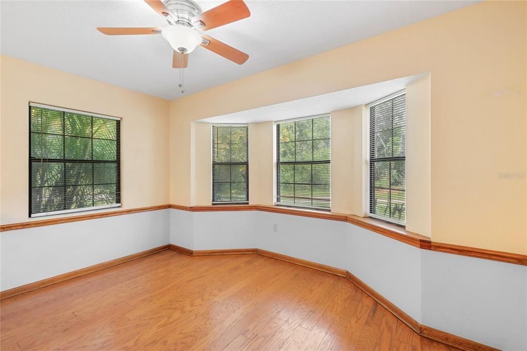 合同活跃: $523,900 (3 贝兹, 2 浴室, 2336 平方英尺)