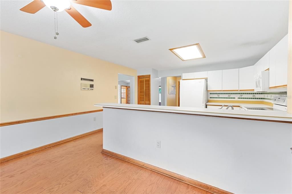 合同活跃: $523,900 (3 贝兹, 2 浴室, 2336 平方英尺)