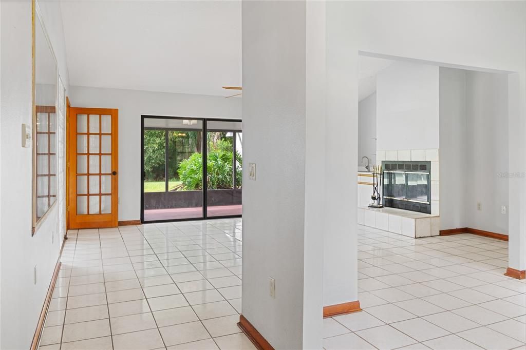 合同活跃: $523,900 (3 贝兹, 2 浴室, 2336 平方英尺)