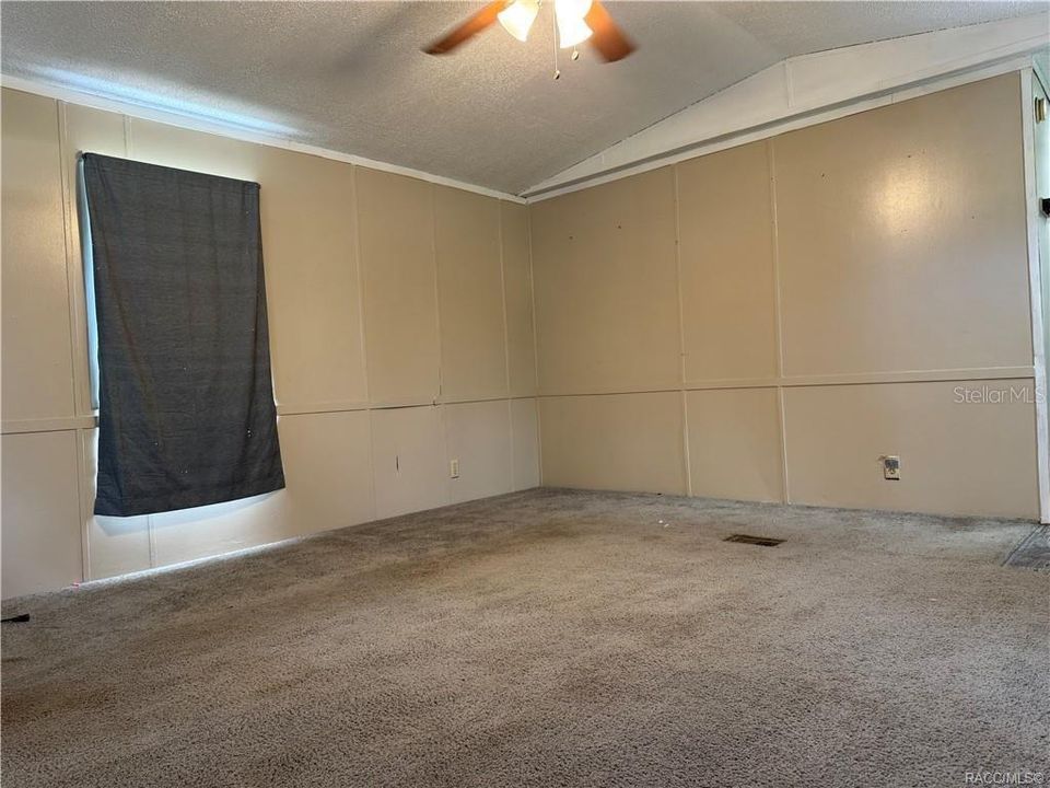 For Sale: $199,000 (2 beds, 2 baths, 924 Square Feet)