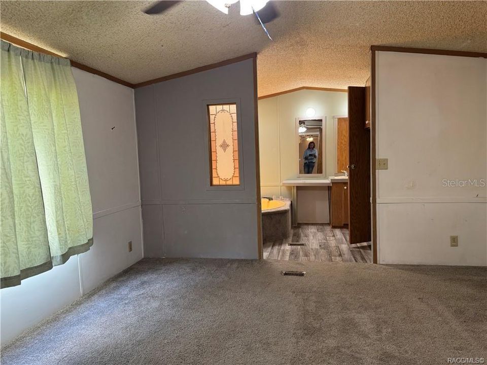 For Sale: $199,000 (2 beds, 2 baths, 924 Square Feet)