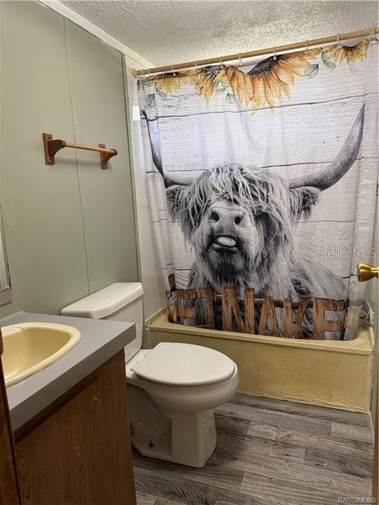 For Sale: $199,000 (2 beds, 2 baths, 924 Square Feet)