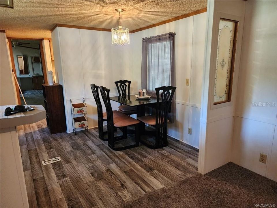 For Sale: $199,000 (2 beds, 2 baths, 924 Square Feet)