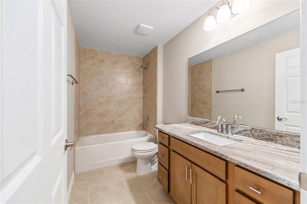 待售: $250,000 (3 贝兹, 2 浴室, 1557 平方英尺)