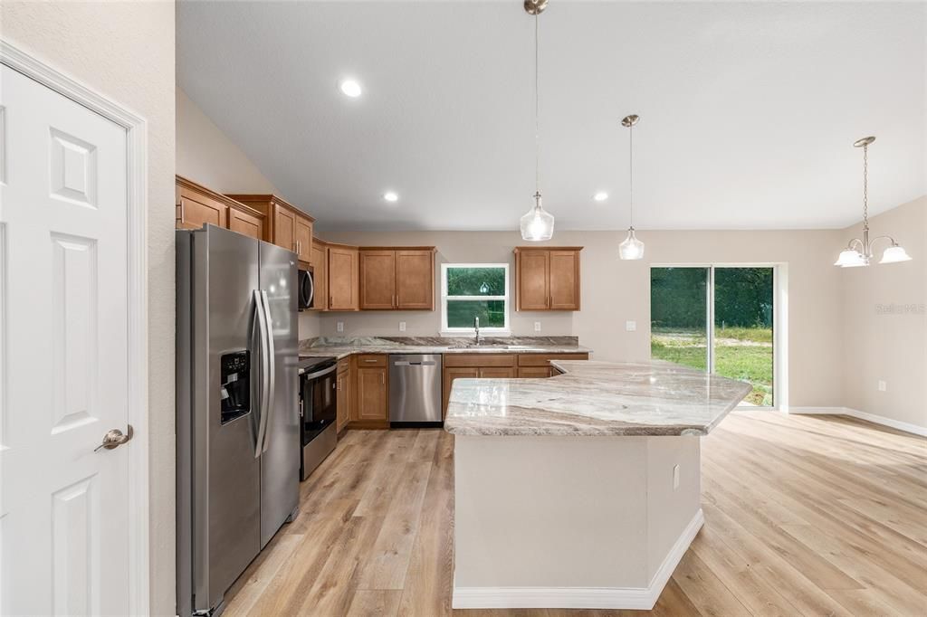 待售: $250,000 (3 贝兹, 2 浴室, 1557 平方英尺)