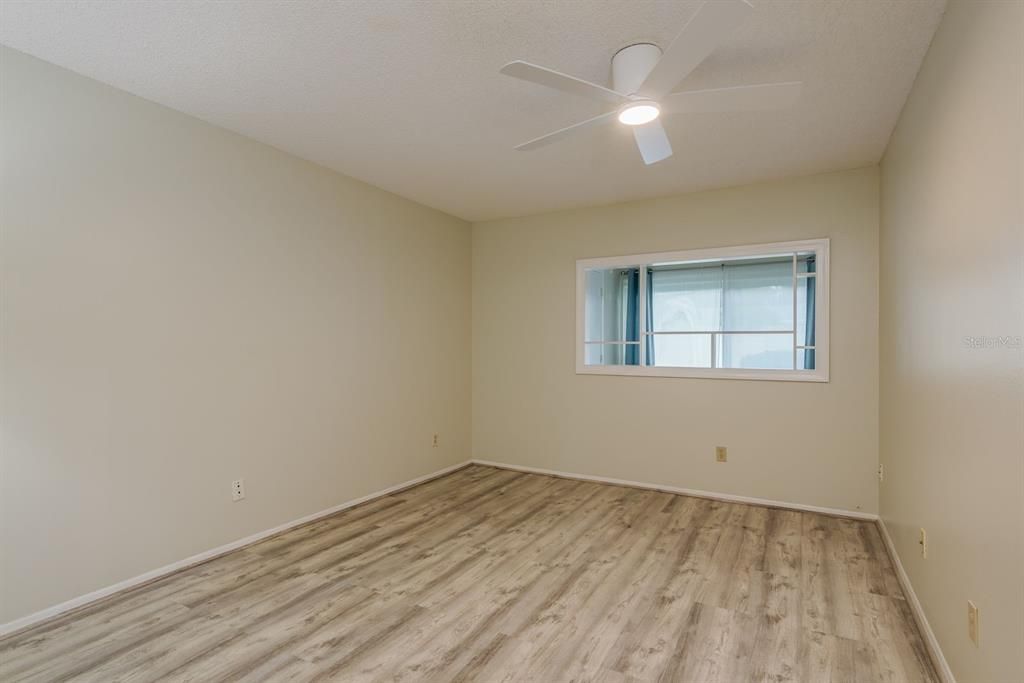 Под контрактом: $124,900 (1 спален, 1 ванн, 645 Квадратных фут)