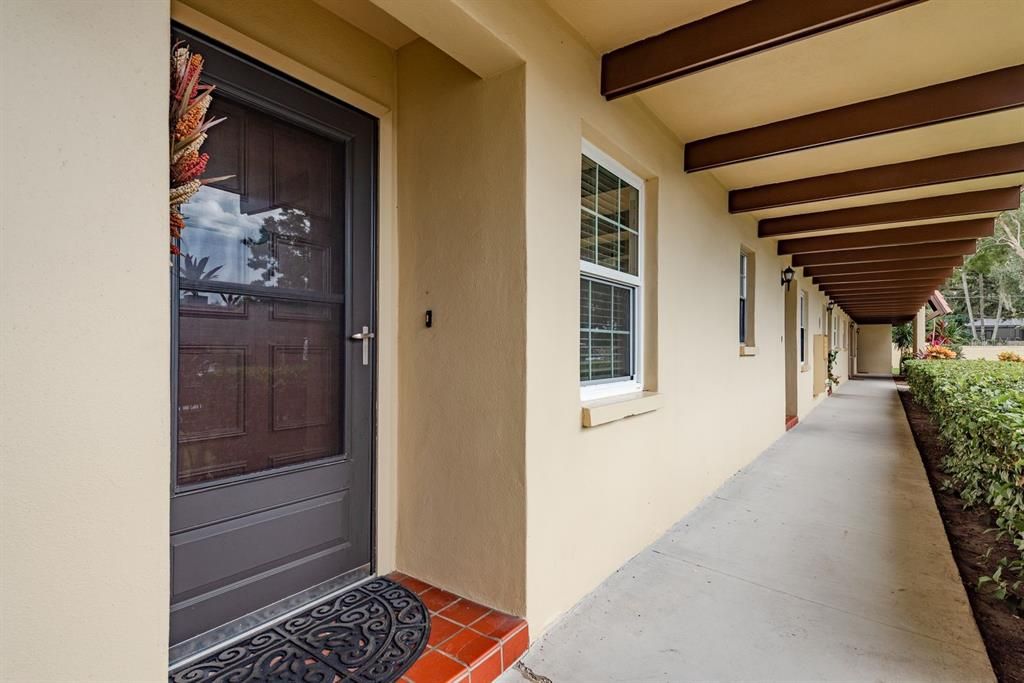 Под контрактом: $124,900 (1 спален, 1 ванн, 645 Квадратных фут)