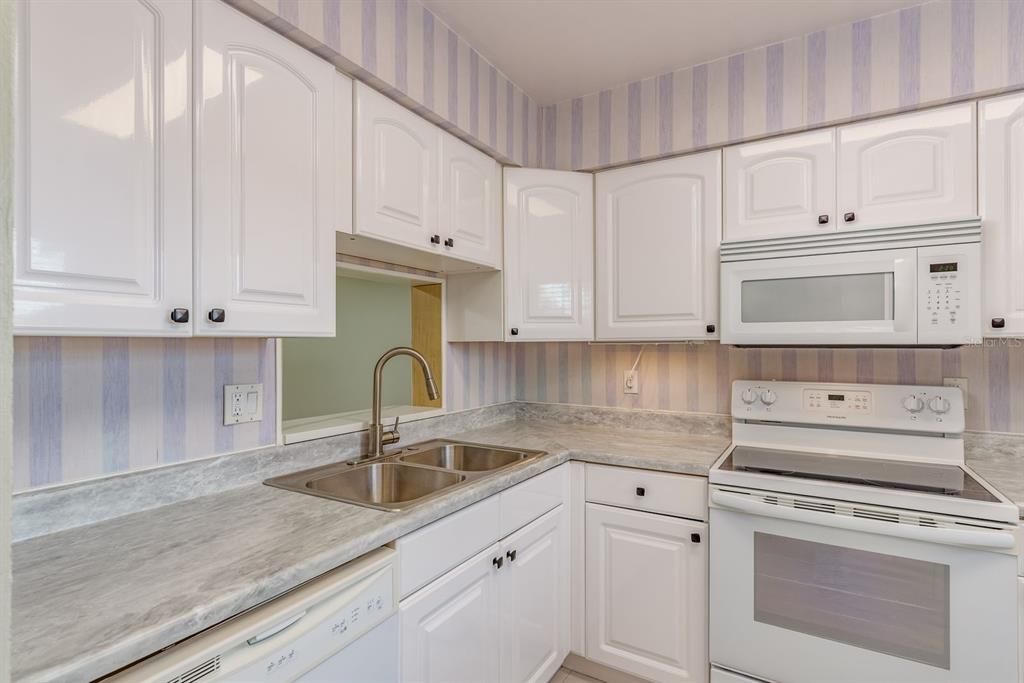 Под контрактом: $124,900 (1 спален, 1 ванн, 645 Квадратных фут)