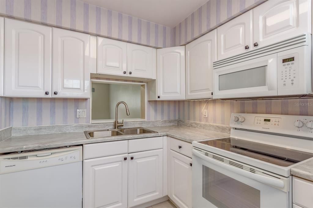 Под контрактом: $124,900 (1 спален, 1 ванн, 645 Квадратных фут)