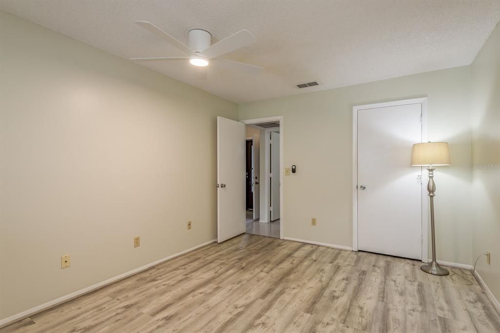 Под контрактом: $124,900 (1 спален, 1 ванн, 645 Квадратных фут)