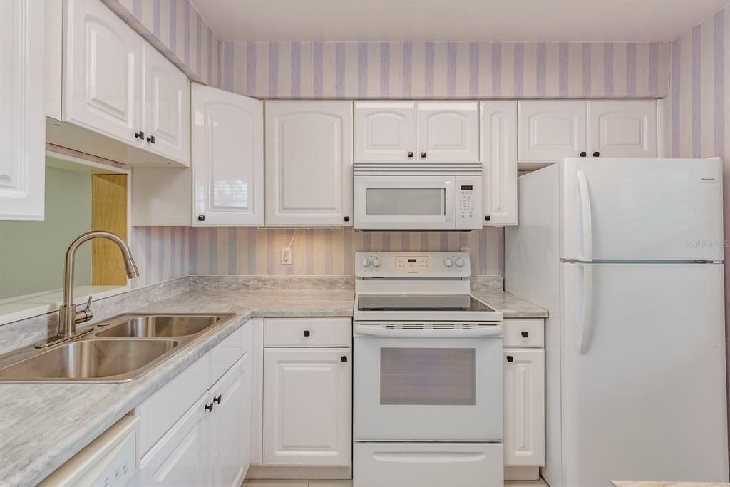 Под контрактом: $124,900 (1 спален, 1 ванн, 645 Квадратных фут)