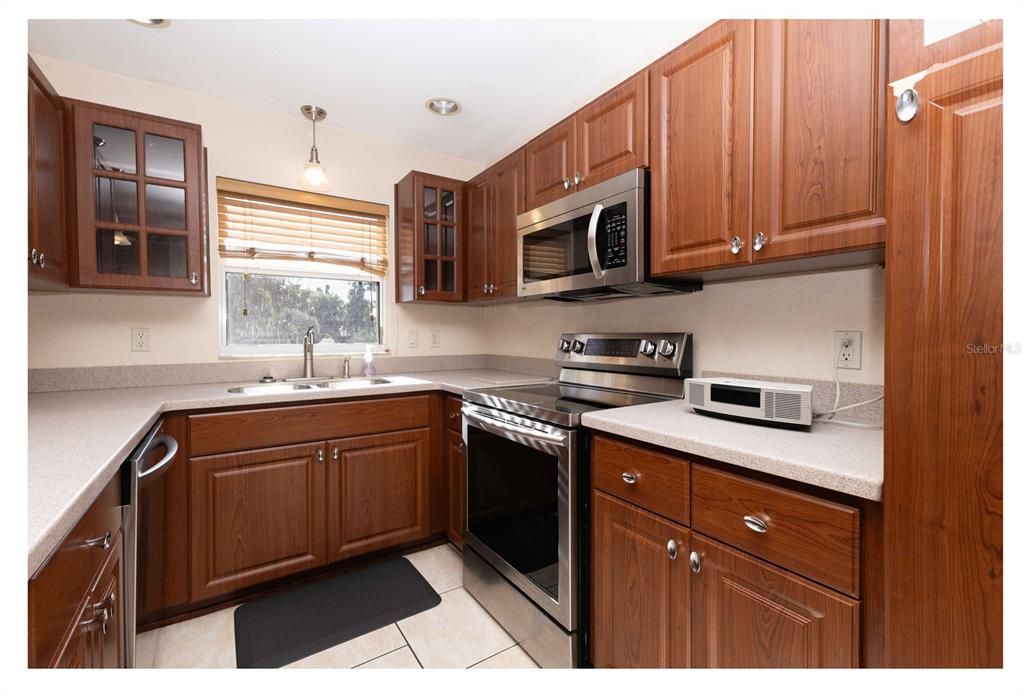 En Venta: $249,900 (3 camas, 2 baños, 1959 Pies cuadrados)