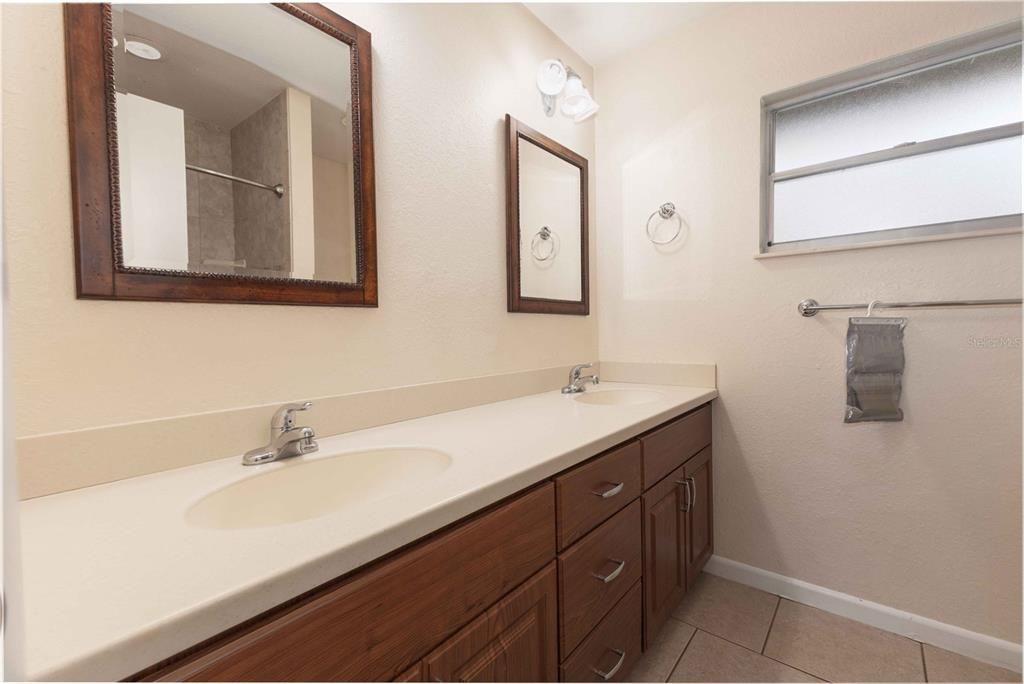 En Venta: $249,900 (3 camas, 2 baños, 1959 Pies cuadrados)