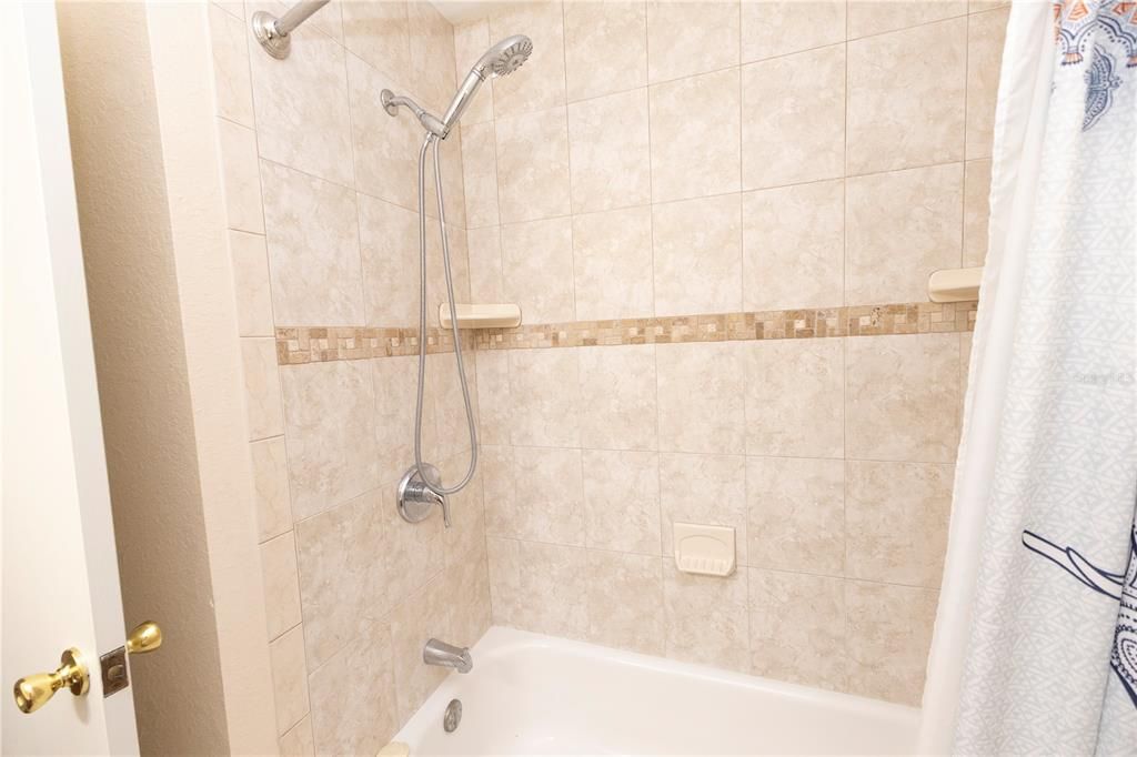 En Venta: $249,900 (3 camas, 2 baños, 1959 Pies cuadrados)