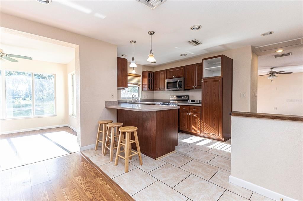 En Venta: $249,900 (3 camas, 2 baños, 1959 Pies cuadrados)