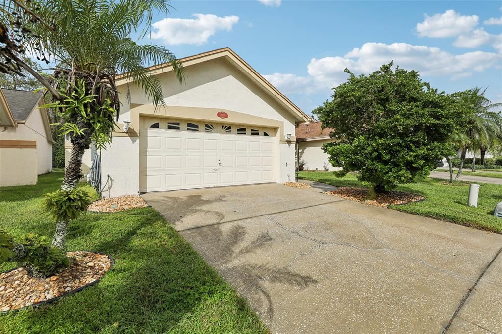 For Sale: $400,000 (2 beds, 2 baths, 1450 Square Feet)