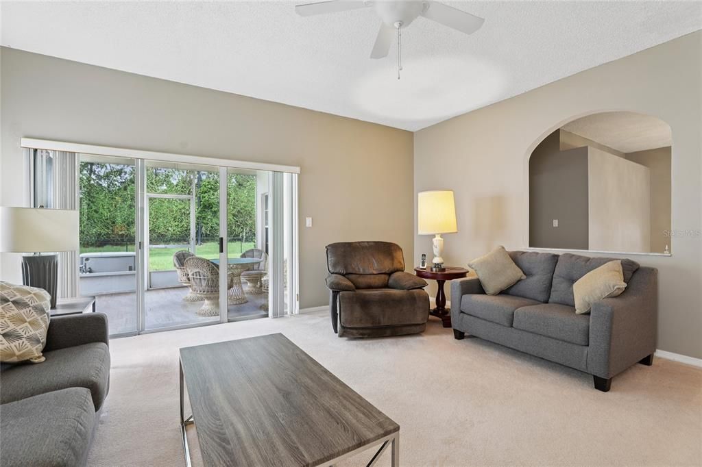 For Sale: $400,000 (2 beds, 2 baths, 1450 Square Feet)