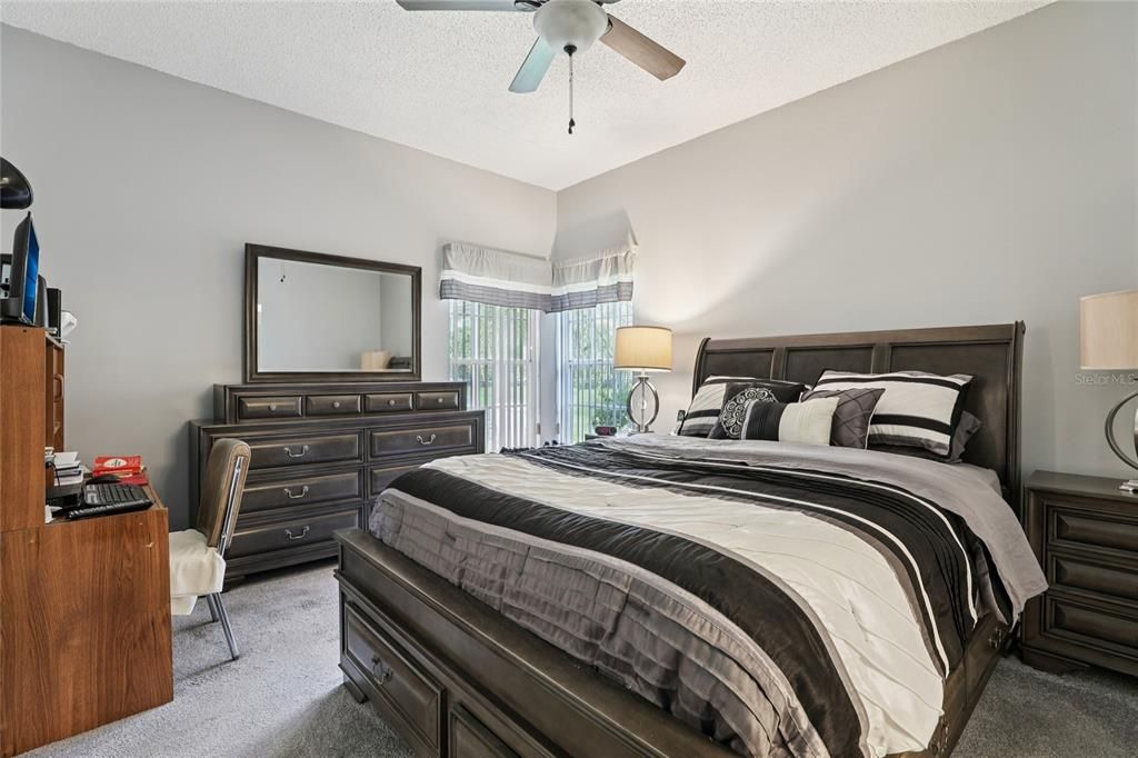 For Sale: $400,000 (2 beds, 2 baths, 1450 Square Feet)