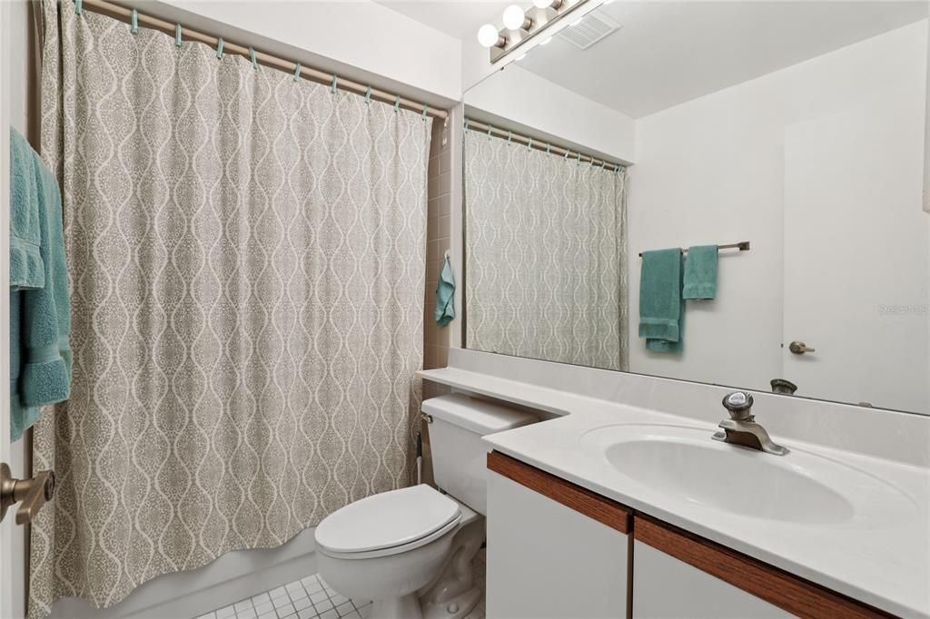 For Sale: $400,000 (2 beds, 2 baths, 1450 Square Feet)