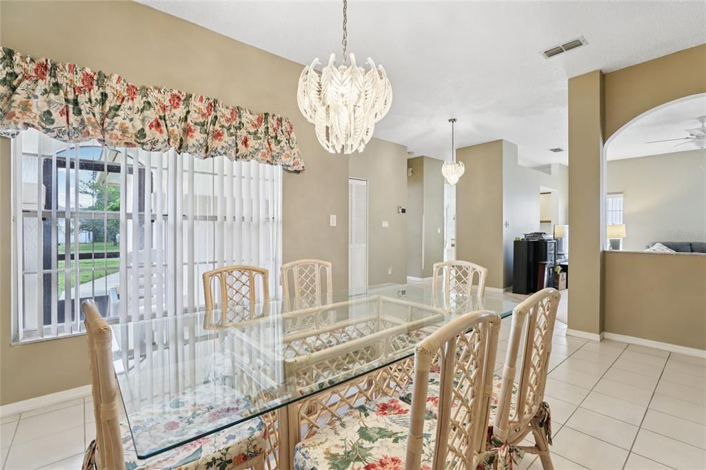 For Sale: $400,000 (2 beds, 2 baths, 1450 Square Feet)