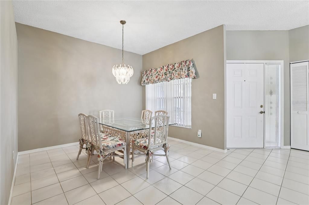 For Sale: $400,000 (2 beds, 2 baths, 1450 Square Feet)