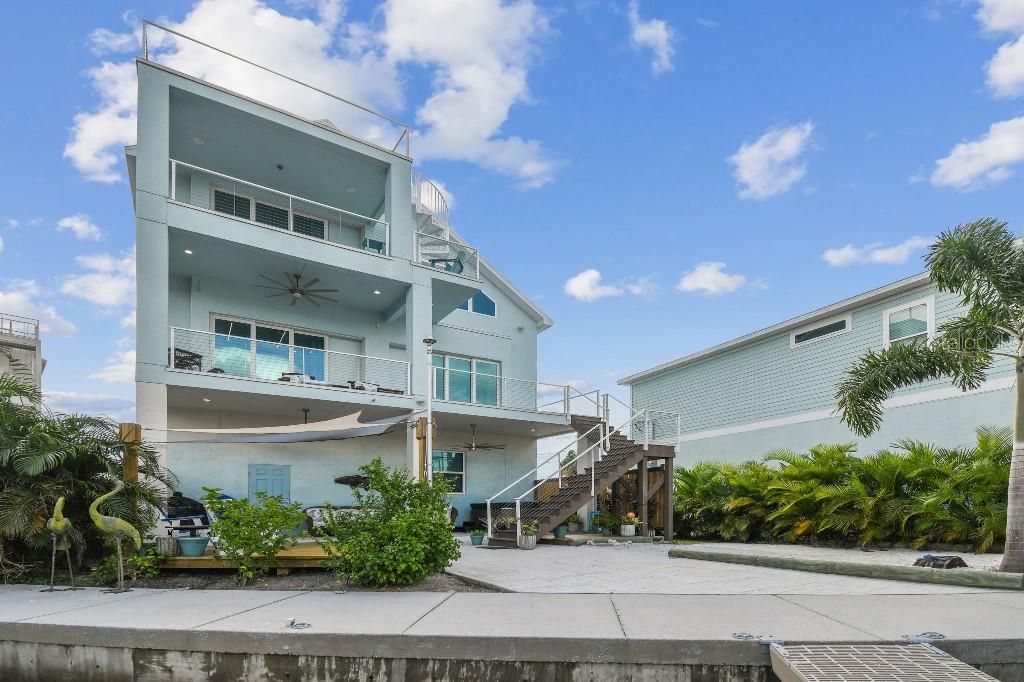 For Sale: $799,000 (3 beds, 3 baths, 2113 Square Feet)