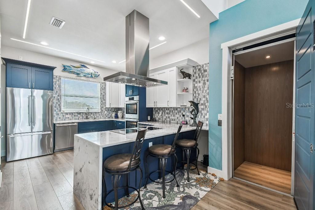 For Sale: $799,000 (3 beds, 3 baths, 2113 Square Feet)