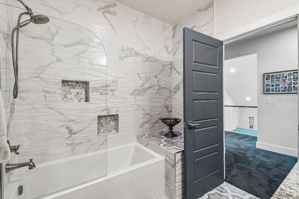 For Sale: $799,000 (3 beds, 3 baths, 2113 Square Feet)