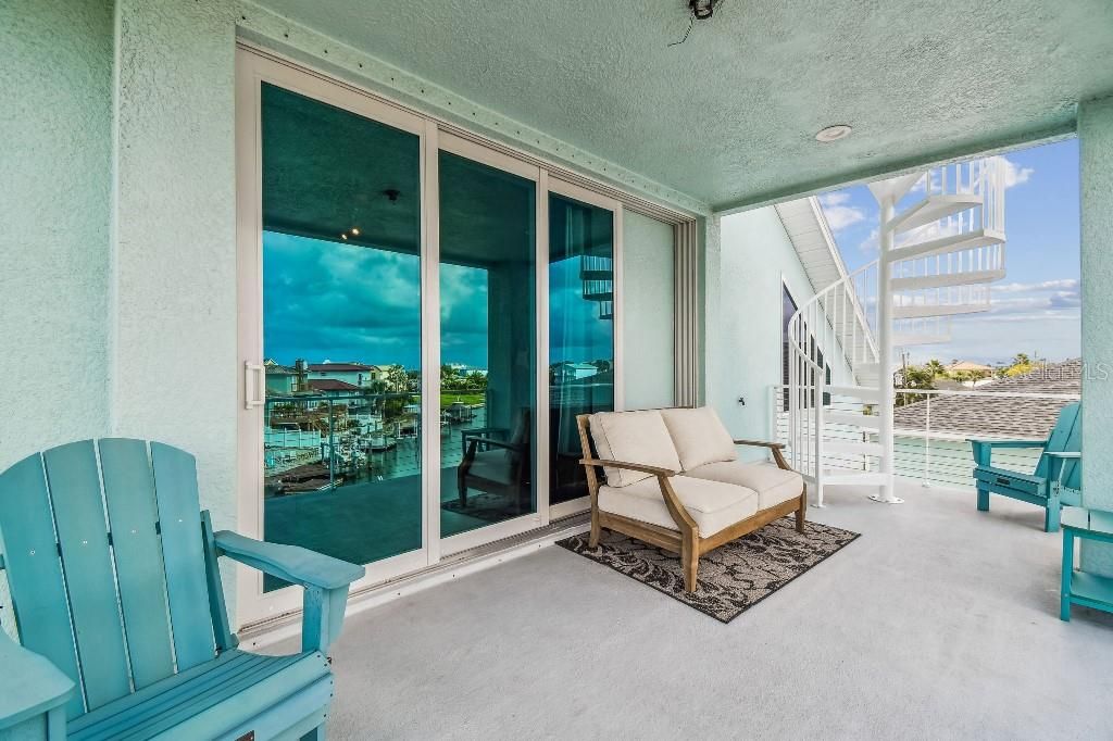 For Sale: $799,000 (3 beds, 3 baths, 2113 Square Feet)