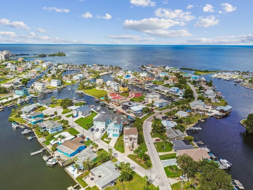 For Sale: $799,000 (3 beds, 3 baths, 2113 Square Feet)