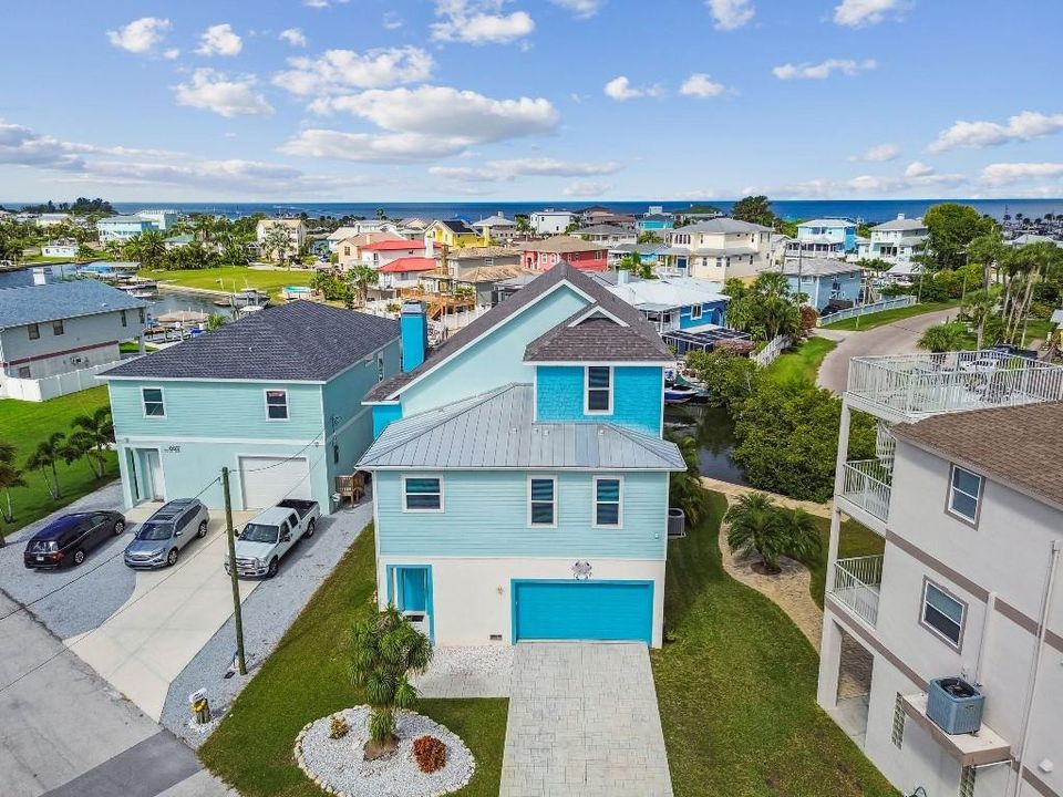 For Sale: $799,000 (3 beds, 3 baths, 2113 Square Feet)