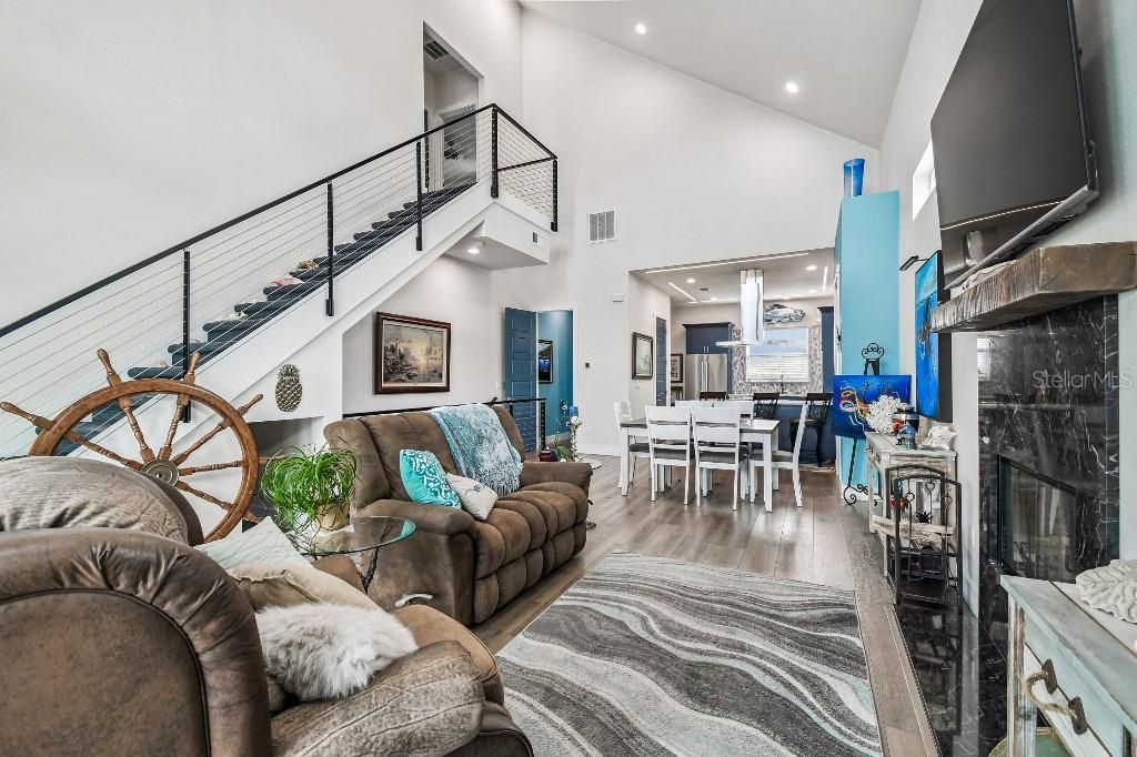 For Sale: $799,000 (3 beds, 3 baths, 2113 Square Feet)