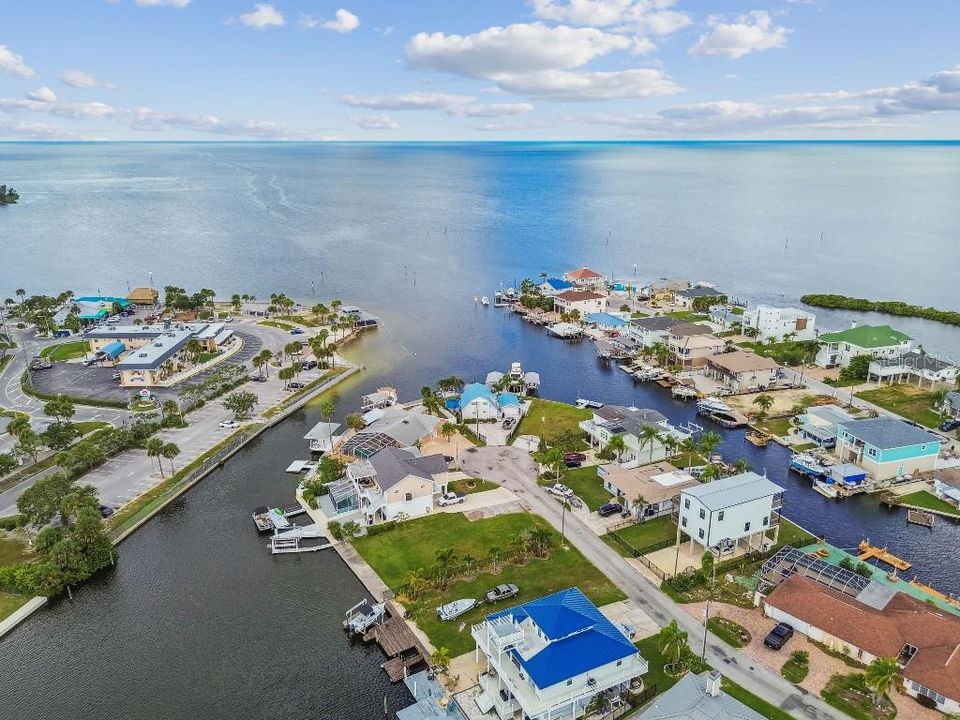 For Sale: $799,000 (3 beds, 3 baths, 2113 Square Feet)