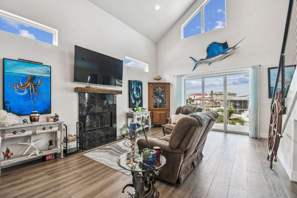 For Sale: $799,000 (3 beds, 3 baths, 2113 Square Feet)