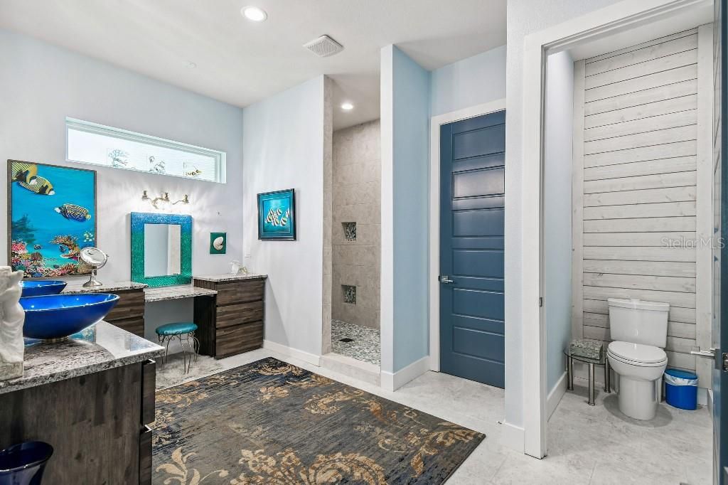 For Sale: $799,000 (3 beds, 3 baths, 2113 Square Feet)