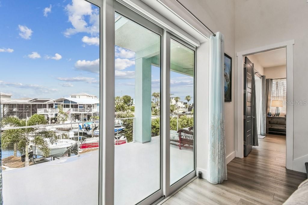 For Sale: $799,000 (3 beds, 3 baths, 2113 Square Feet)