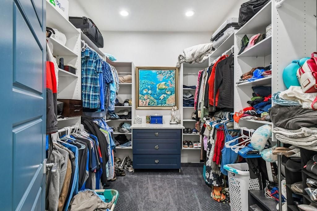 For Sale: $799,000 (3 beds, 3 baths, 2113 Square Feet)