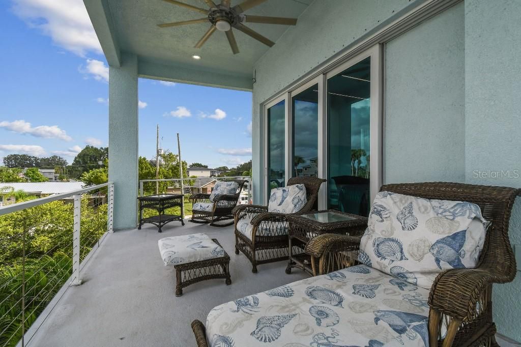 For Sale: $799,000 (3 beds, 3 baths, 2113 Square Feet)