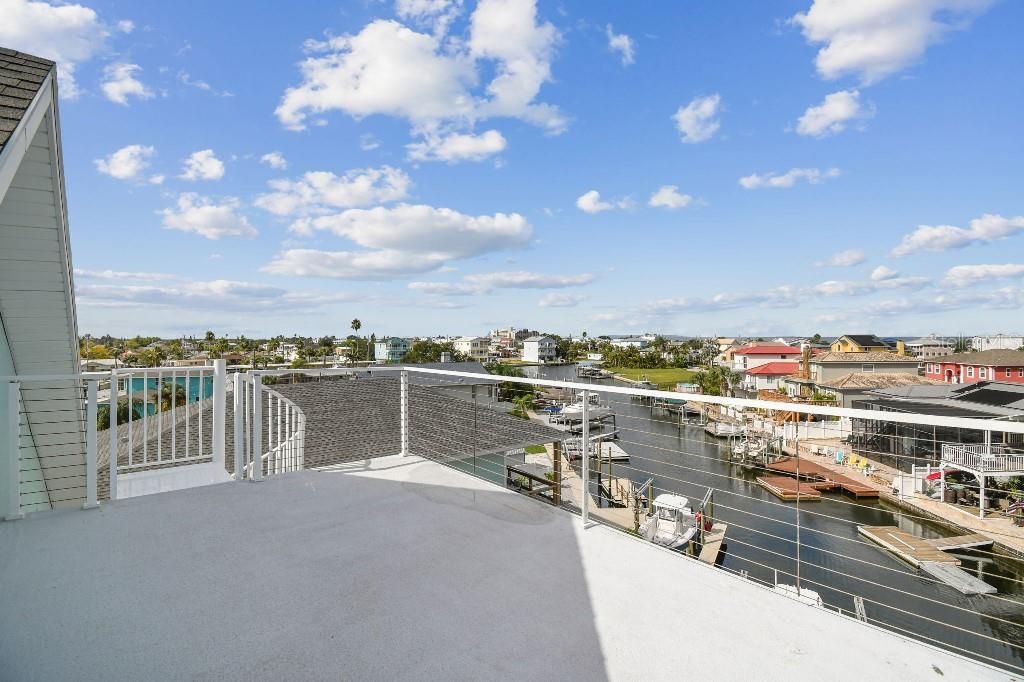 For Sale: $799,000 (3 beds, 3 baths, 2113 Square Feet)