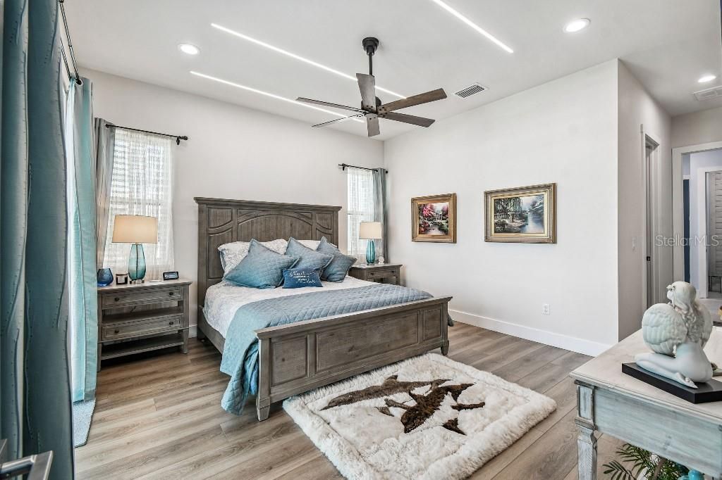 For Sale: $799,000 (3 beds, 3 baths, 2113 Square Feet)