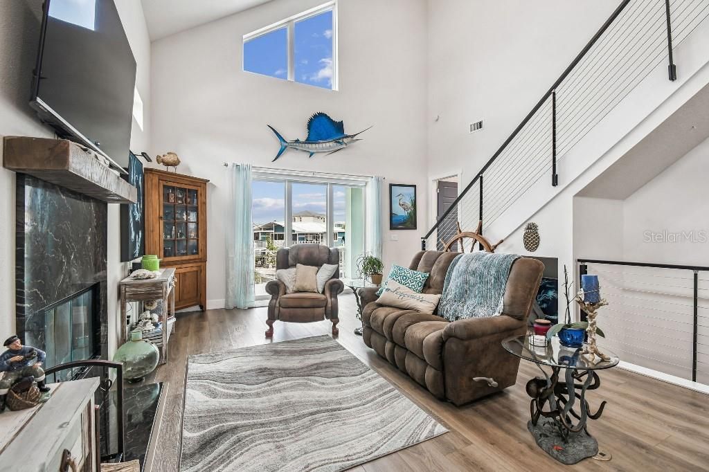 For Sale: $799,000 (3 beds, 3 baths, 2113 Square Feet)