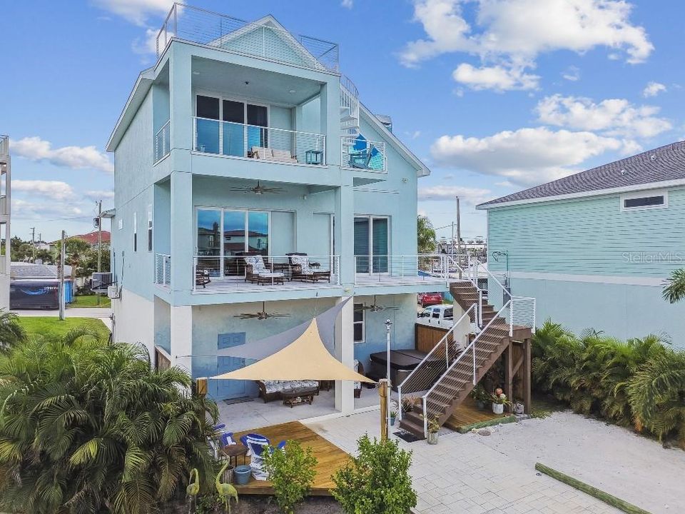 For Sale: $799,000 (3 beds, 3 baths, 2113 Square Feet)